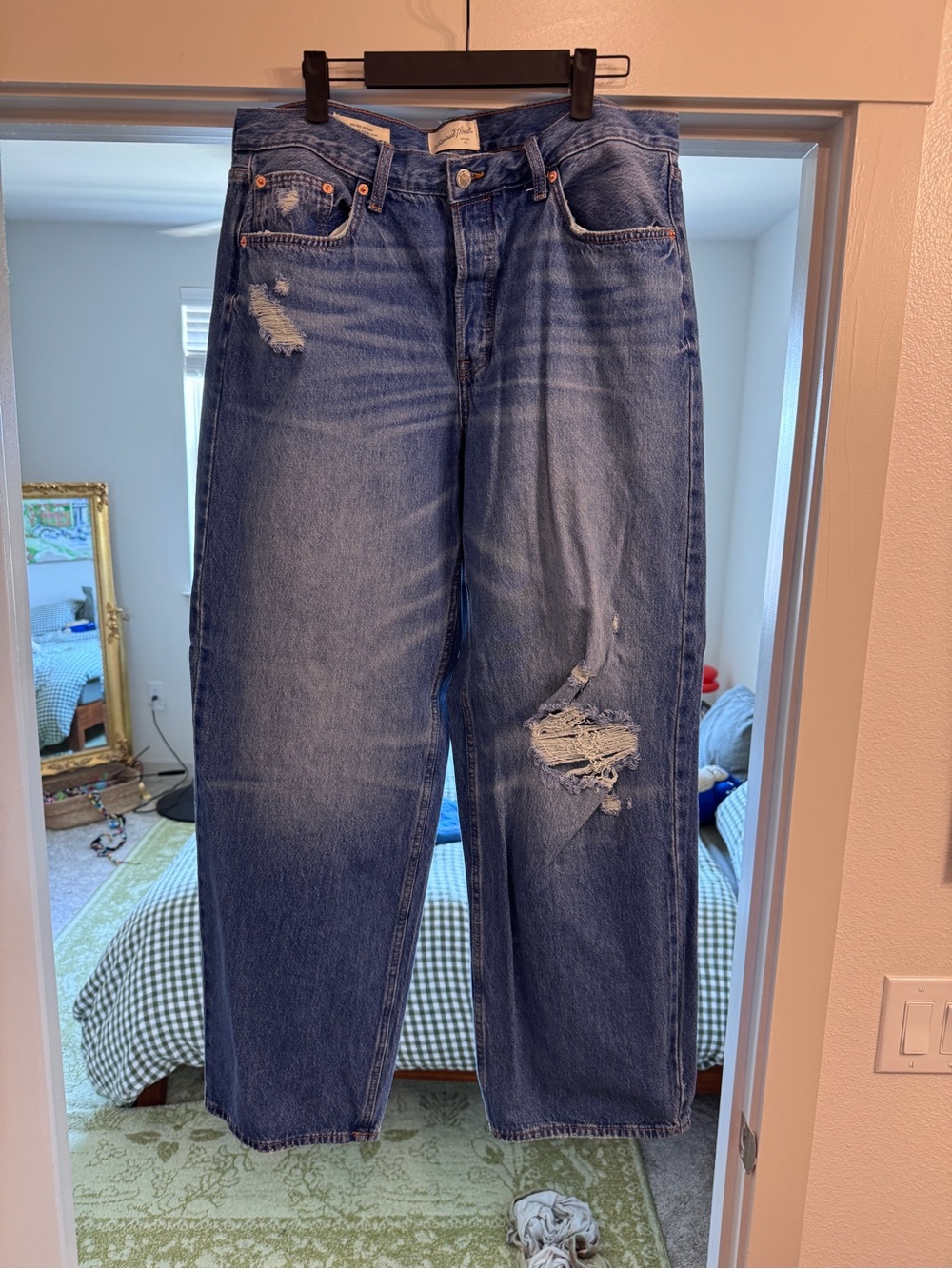 Universal Thread Mid-Rise 90s Baggy Distressed Jeans
